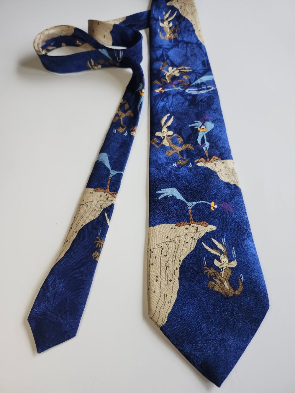 Vintage Looney Tunes Blue Tie Wile E Coyote + Roadrunner 1995 100% Silk